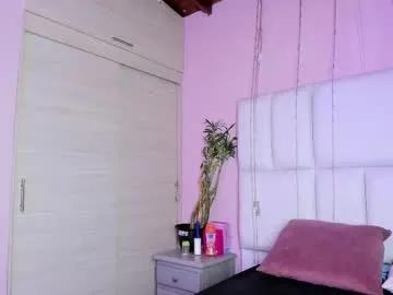 Freechat kiana_cream on Chaturbate