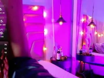 Freechat littleebonymommy on Chaturbate