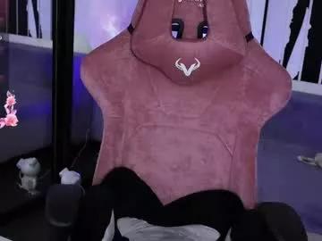 Freechat prettybones on Chaturbate
