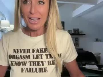 Freechat velvetbarbie on Chaturbate