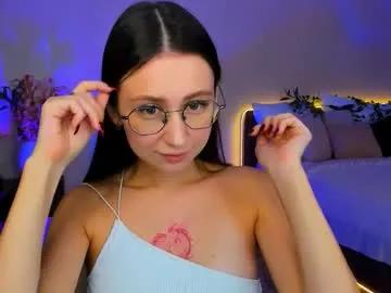 Freechat yourlovelystoryy on Chaturbate