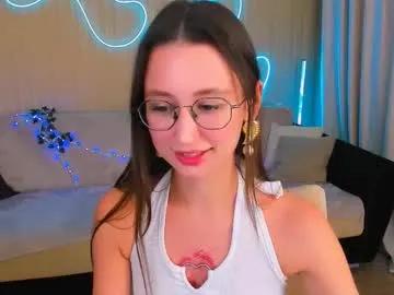 Freechat yourlovelystoryy on Chaturbate