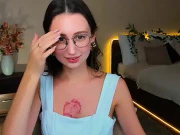 Freechat yourlovelystoryy on Chaturbate