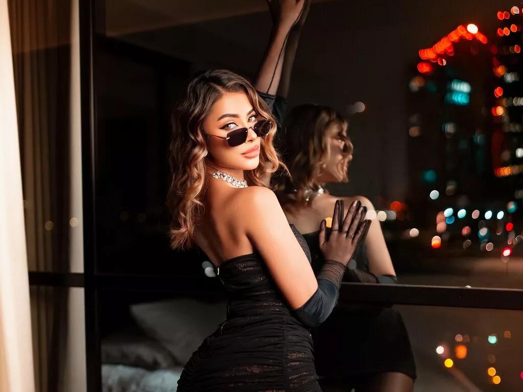ArianaRoux on LiveJasmin