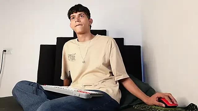 Freechat alexmark_ on StripChat