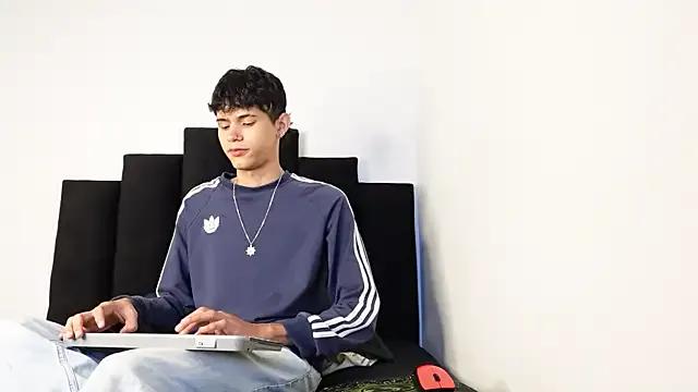 Freechat alexmark_ on StripChat