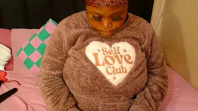 AmazingDarkDoll on StripChat 