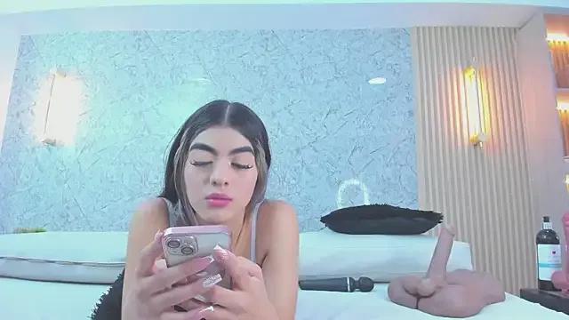 Freechat Antonella_west on StripChat