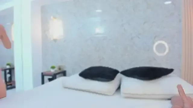 Freechat Antonella_west on StripChat