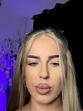 Freechat AubrieleRouj1 on StripChat