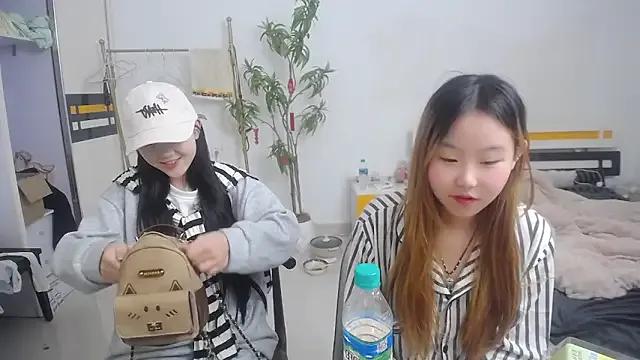 Freechat Babygirls523 on StripChat