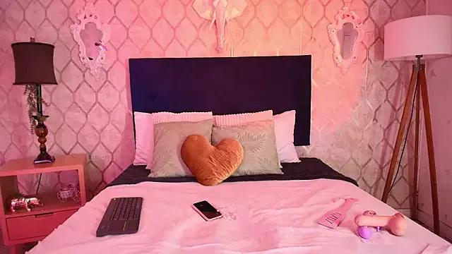 Bella_Smiith_ on StripChat 
