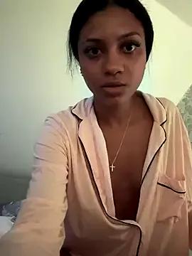 BellaSummerr on StripChat