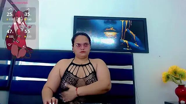 Freechat brunnette_hot on StripChat
