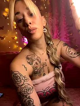 Chachou000 on StripChat 