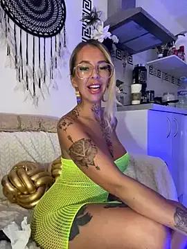 CheekyChels on StripChat 