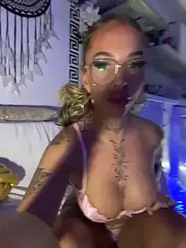 CheekyChels on StripChat 