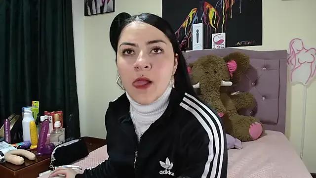 Emmie_Hot on StripChat 