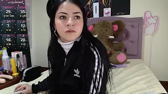 Emmie_Hot on StripChat 