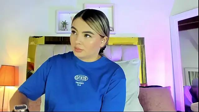 emmy_r on StripChat 