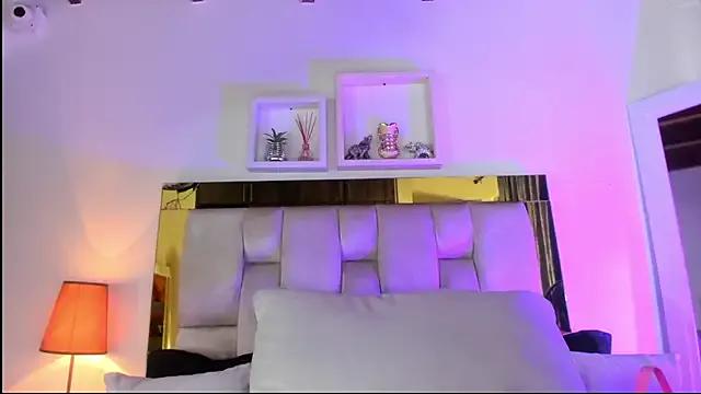emmy_r on StripChat 