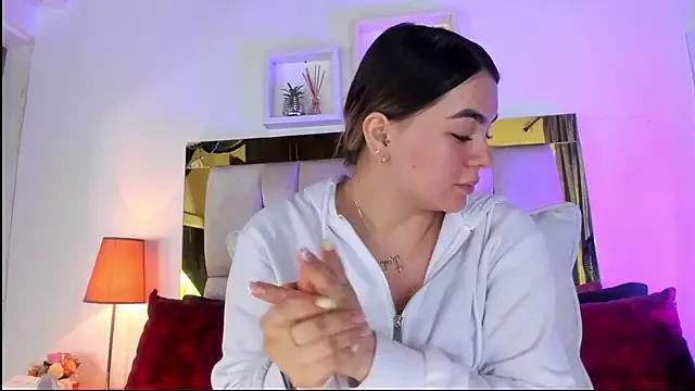 emmy_r on StripChat 