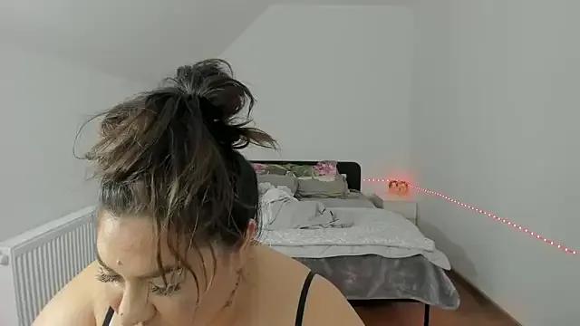 StripChat EvvaBBW is Freechat EvvaBBW — oil on the breasts