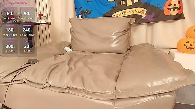 fox-yiyi — Close-up of the anus