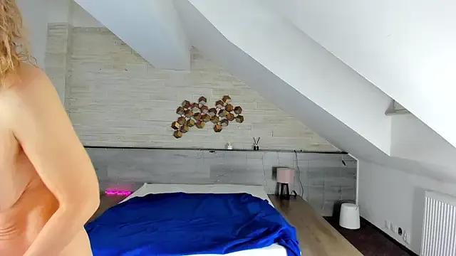 foxxy_milf on StripChat 