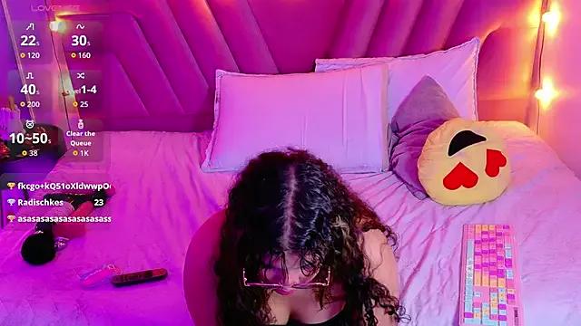 innocenthazel on StripChat 