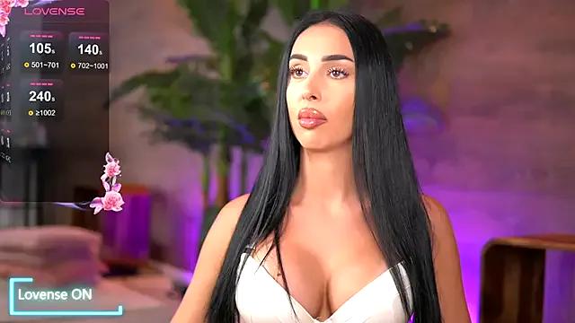 Freechat KairaAndrews on StripChat