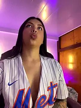 Freechat kloe28 on StripChat