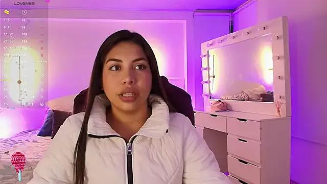 Freechat kloe28 on StripChat