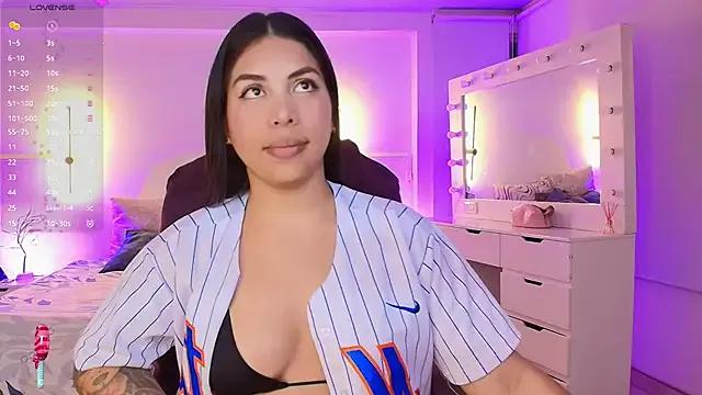Freechat kloe28 on StripChat