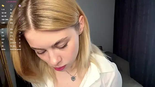Lil_Elisa on StripChat