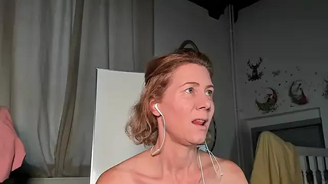 Lola_Belgium on StripChat 