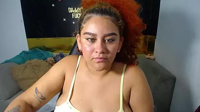 loly_bigbooty4u on StripChat 