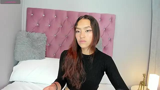 LunnaBlake on StripChat 