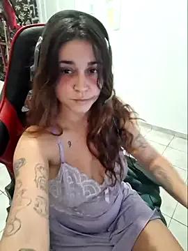 luuhcat09 on StripChat 