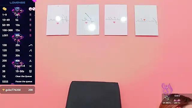 Freechat mamaneedsfun on StripChat