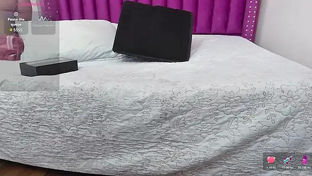 Freechat mamaneedsfun on StripChat