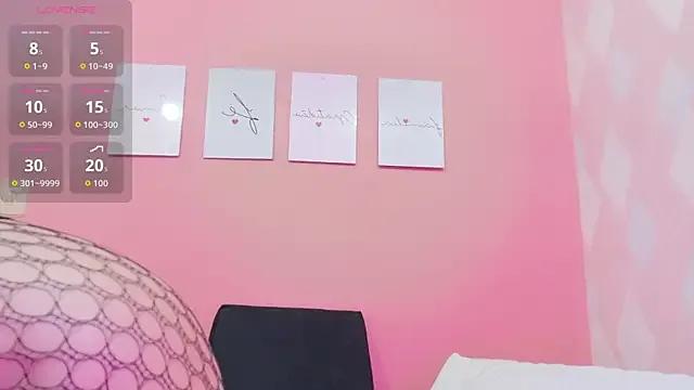 Freechat mamaneedsfun on StripChat