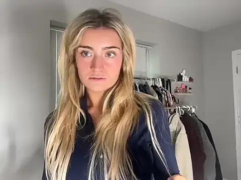 meggsworld — zoom in & spread my pussy