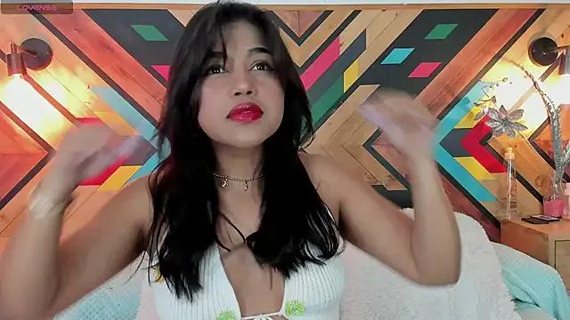 Freechat NaiirobiSwan on StripChat