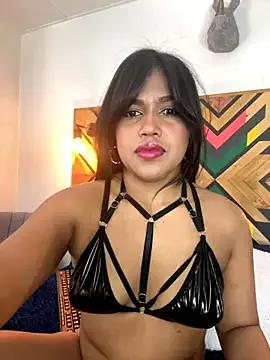 Freechat NaiirobiSwan on StripChat