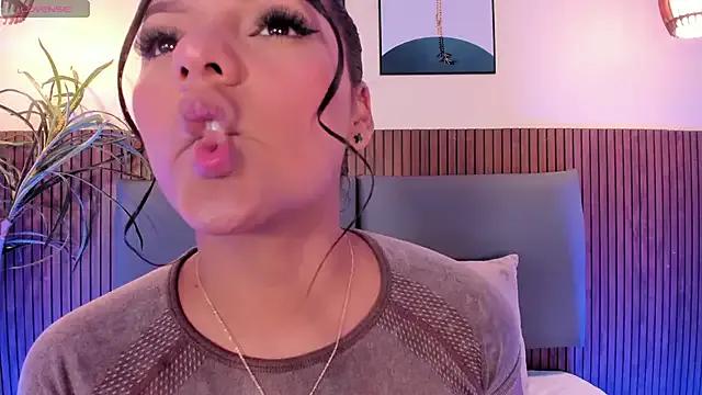 Freechat NicolleeEvanss on StripChat