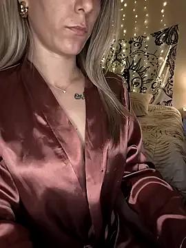 StripChat Nikiita_X is Freechat Nikiita_X — J'enlve le bas et je twerk