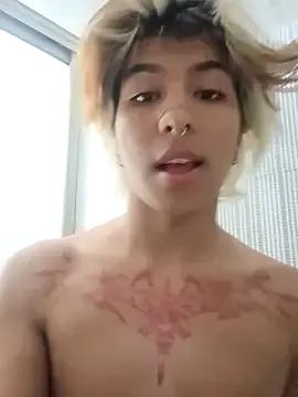 OliIverr22 on StripChat 