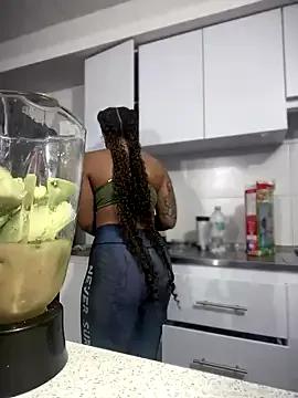riri_brunnete on StripChat 