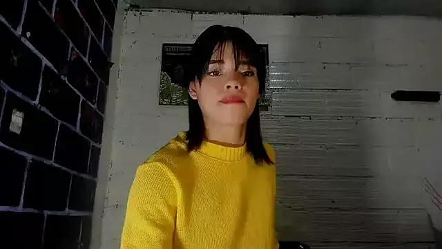 sarasandle on StripChat 